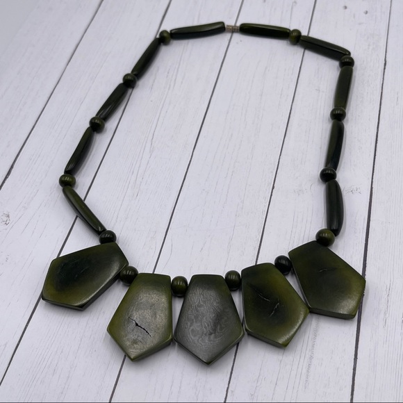 Necklace Dark Green Marbled Acrylic Pentagon Shaped Barrel Clasp 18" - Picture 10 of 10